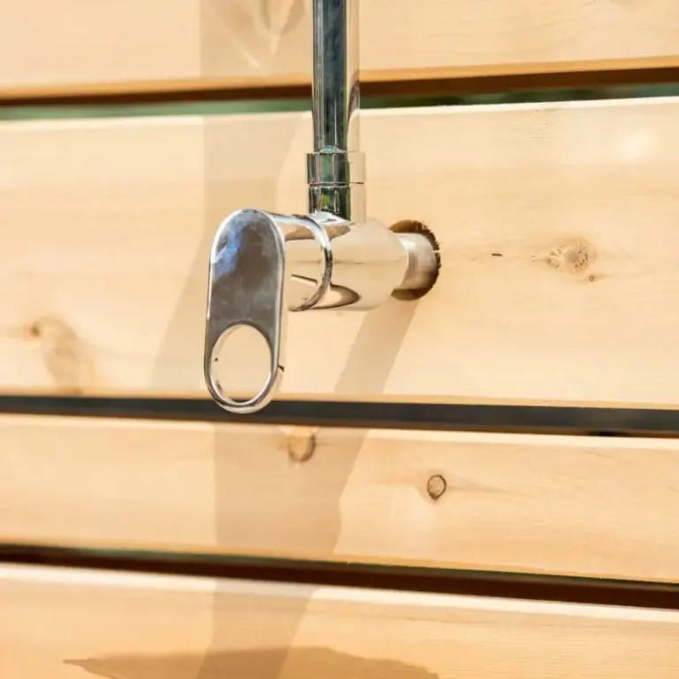 Canadian Timber Savannah Outdoor Shower | Dundalk
